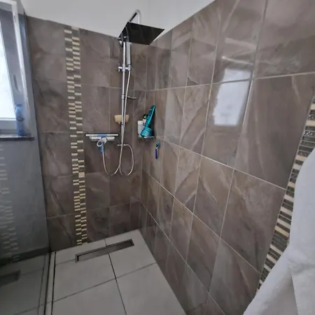 Haus Milly Jacuzzi & Pool Сasa de vacaciones Krnica