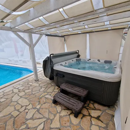 Haus Milly Jacuzzi & Pool * Krnica
