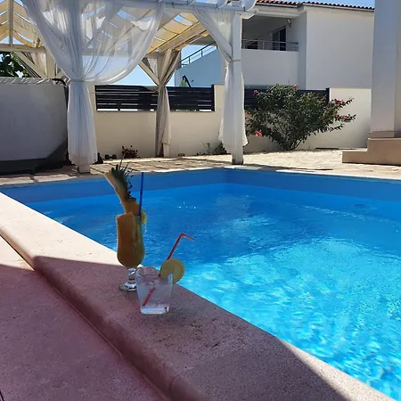 Haus Milly Jacuzzi & Pool Сasa de vacaciones