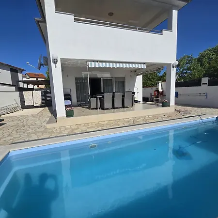 Haus Milly Jacuzzi & Pool * Krnica
