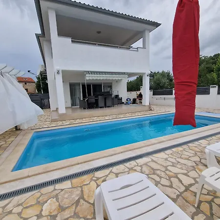 Haus Milly Jacuzzi & Pool