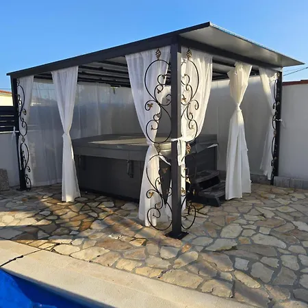 Haus Milly Jacuzzi & Pool *